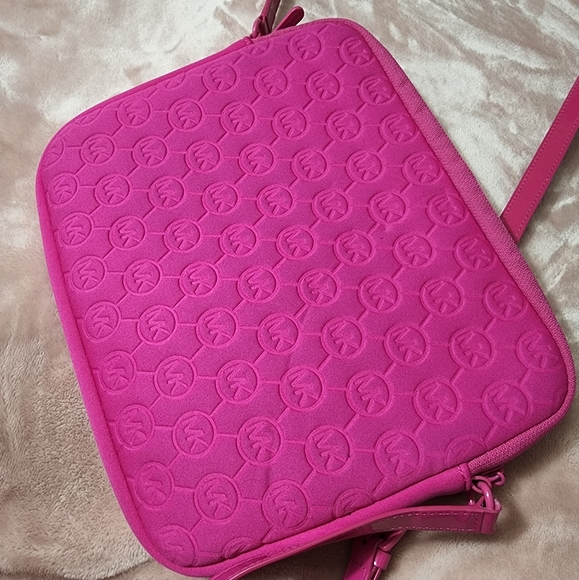 MK Pink tablet/ipad/laptop bag - Picture 10 of 11
